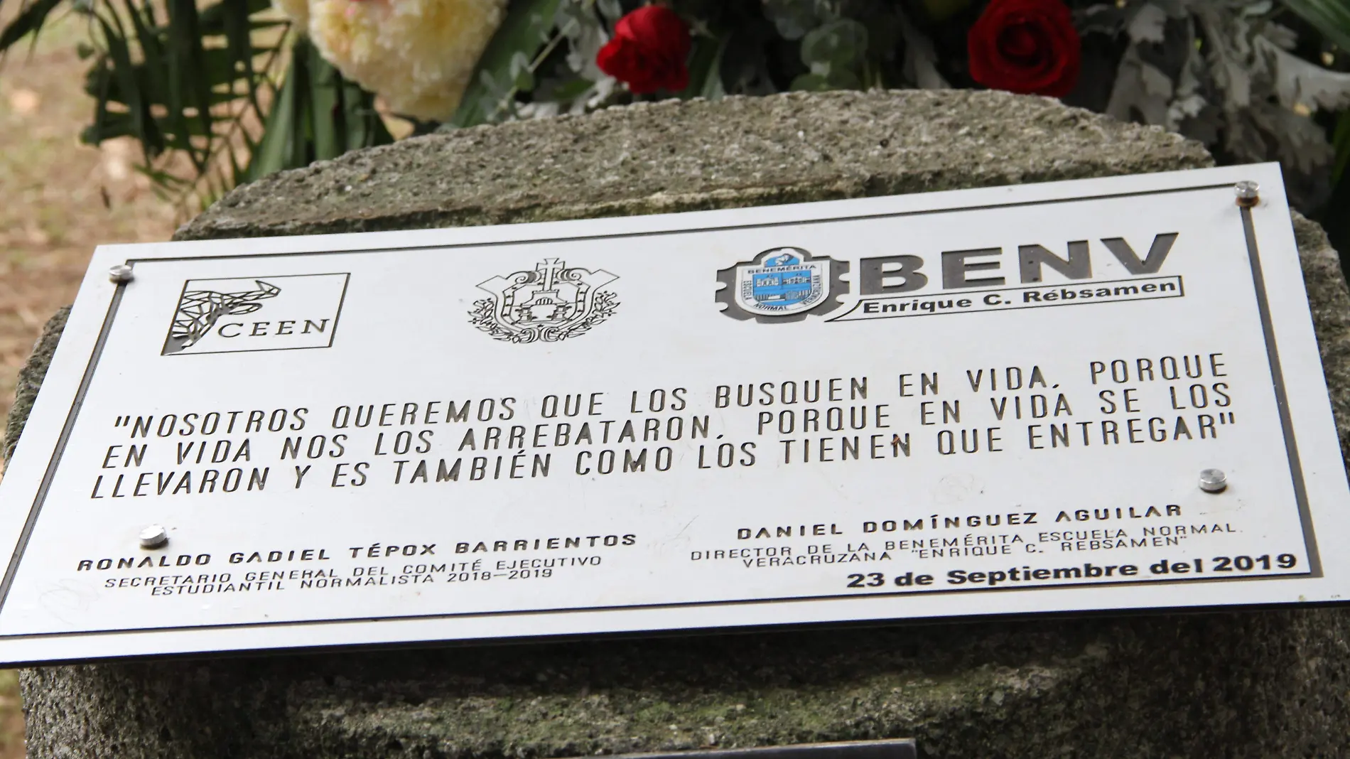 Conmemoración de los 43 Ayotzinapa en la BENV